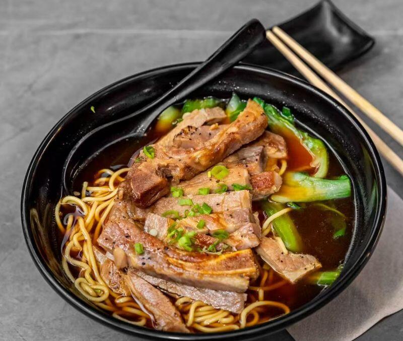 Grilled Pork Chop w. Noodle