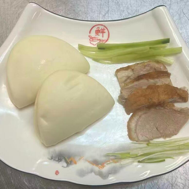 Steamed Bun w. Peking Duck(2)
